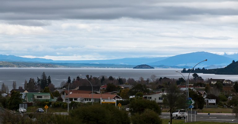 6191624099-lake-taupo (FILEminimizer).jpg