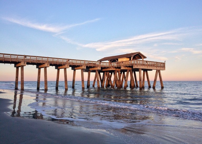 pier-beach-1882284_1920.jpg