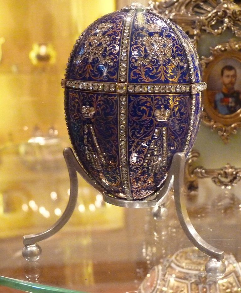 Twelve_Monogram_(Fabergé_egg).jpg