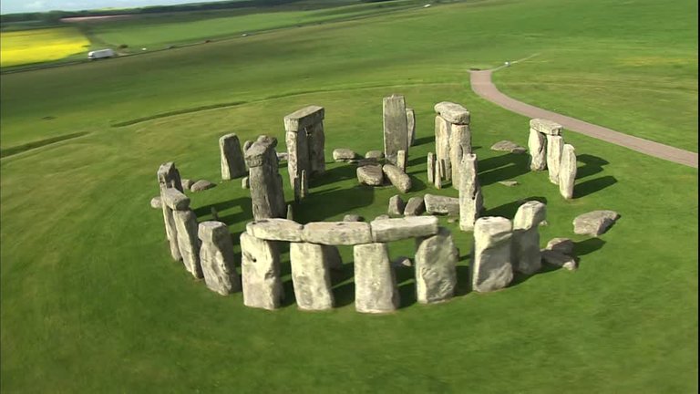 165862734-dolerita-stonehenge-megalith-circulo-de-piedras.jpg