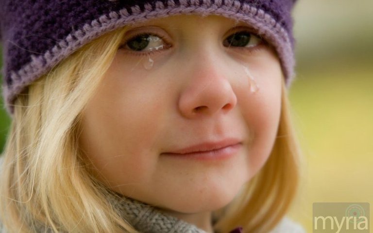 cute-little-girl-crying-830x520.jpg