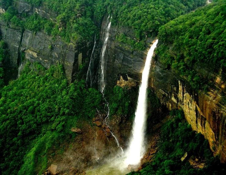 Nohkalikai Falls, Meghalaya.jpg