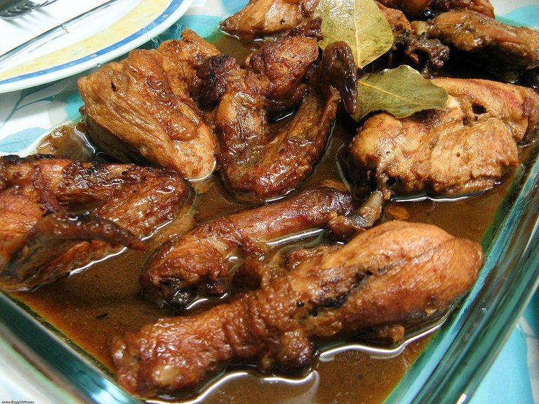 1024px-Chicken_adobo.jpg