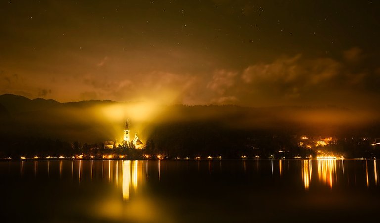 1600px-Lake-bled-1951707.jpg