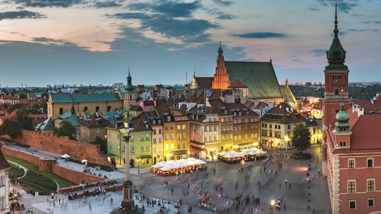 131696_Warsaw-Poland-panoramic-view_iStock-598710380.jpg