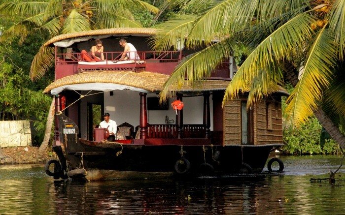 Couple-on-a-Alleppey-honeymoon-houseboat-in-Kerala-acj21042017.jpg