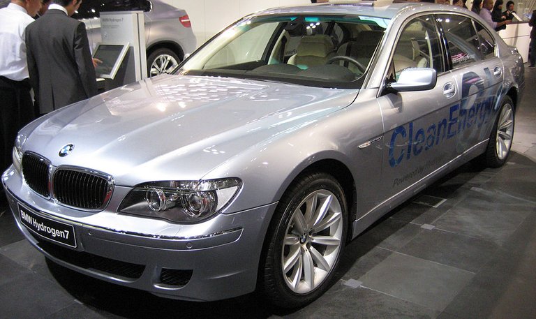 1024px-BMW_Hydrogen7.JPG