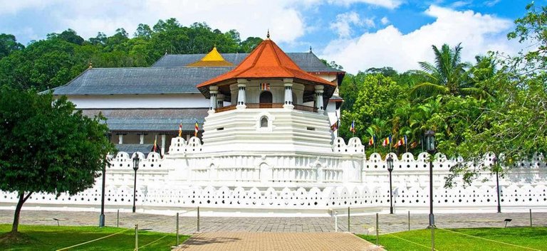 tooth-relic-temple-kandy.jpg