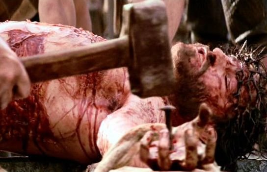 Jesús es clavado en la cruz.jpg