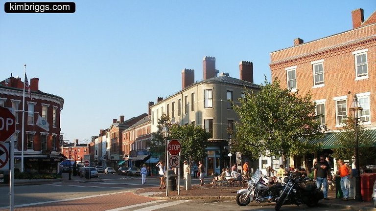 02-portsmouth-nh-market-square.jpg