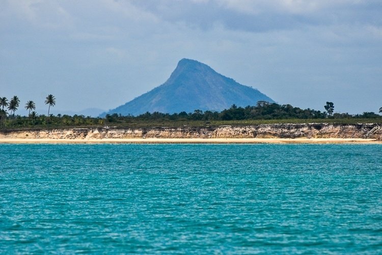 parque-nacional-do-monte-pascoal-ba---terra-a-vista-disseram-os-portugueses-quando-avistaram-o-monte-pascoal-no-seculo-16-o-cenario-mudou-bastante-desde-entao-mas-o-parque-nacional-do-mon.jpg