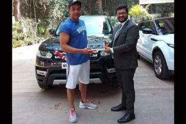 abhey-deol-range-rover-sport.jpg