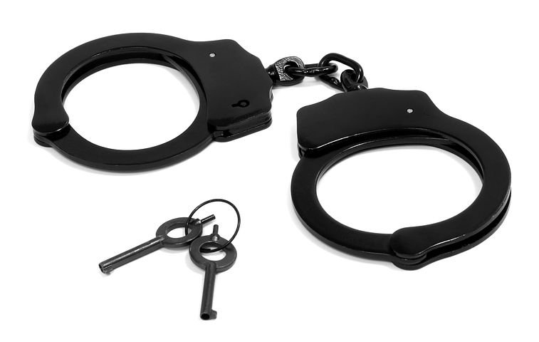 handcuffs-2202224__480.jpg