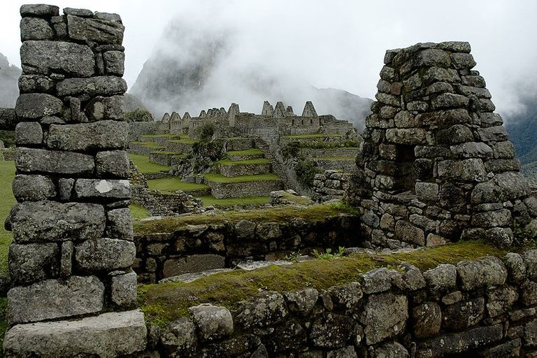 800px-MachuPicchu_Residential_(pixinn.net).jpg