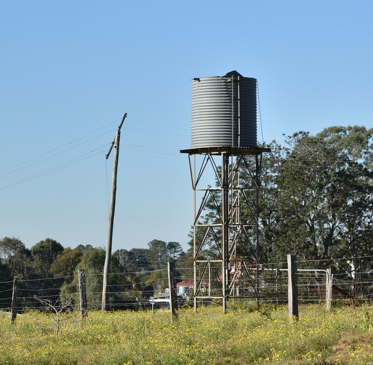 water-tank-2672411_1280.jpg