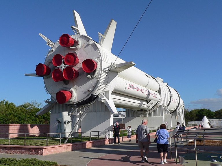 800px-Kennedy_Space_Center_-_Rocket_Garden.jpg