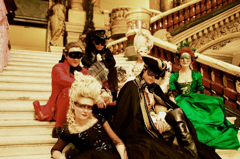 echocinematics_marieantoinette_masque_rococopunk_rococo_punk_film_costumes.jpeg