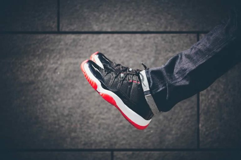 air-jordan-11-low-bred-on-feet-528895-012-(2).jpg