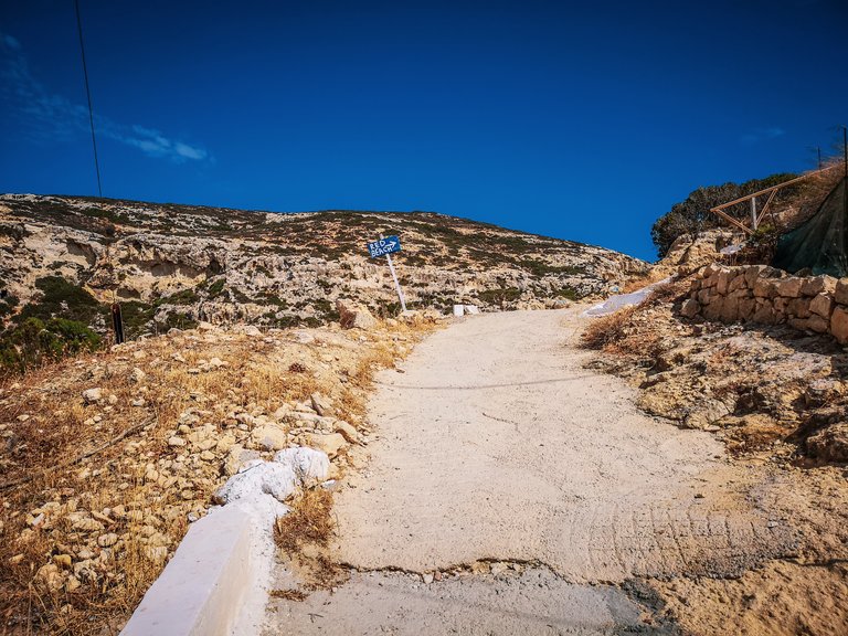 sign-to-red-beach.jpg