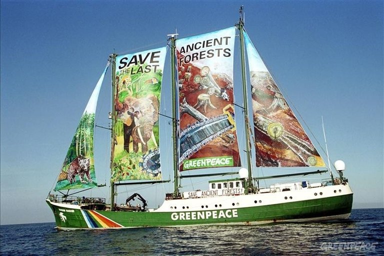 Greenpeace-Ship-Rainbow-Warrior.jpg