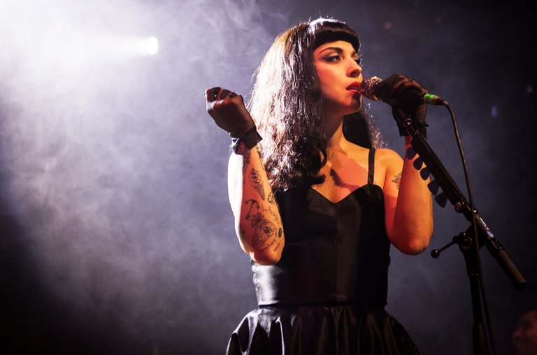 mon laferte.jpg