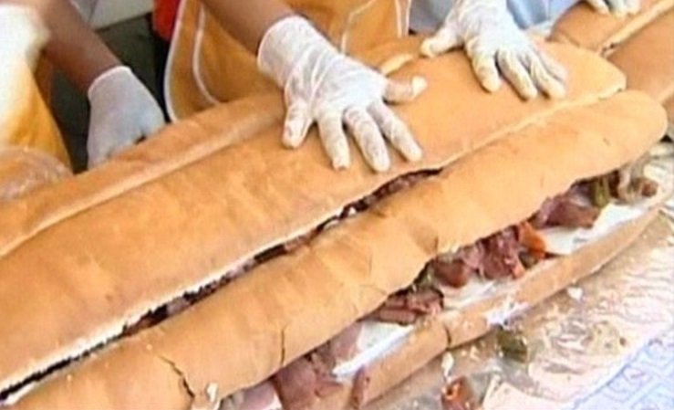 Screenshot_2018-08-06 Mexico makes giant sandwich.jpg