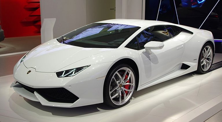 800px-Lamborghini_Huracan_20150525_7811.jpg