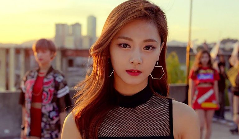 twice-tzuyu-focus-like-ooh-ahh.jpg