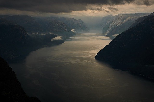 fjord-3663012_640.jpg