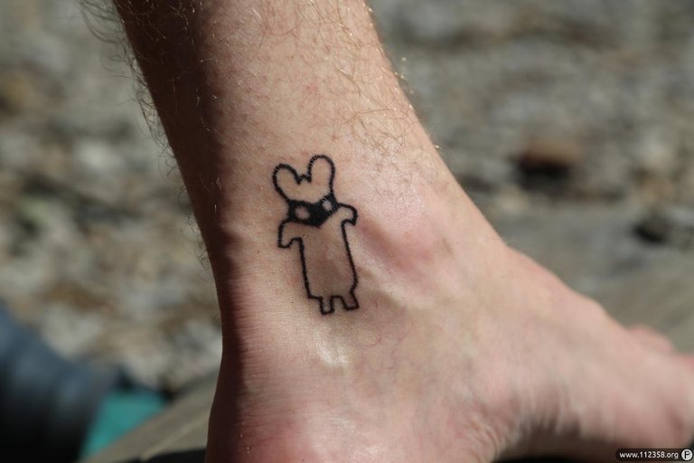 handpoke_stickpoke_tattoo_2.jpg