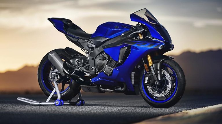 Yamaha YZF R1.jpg