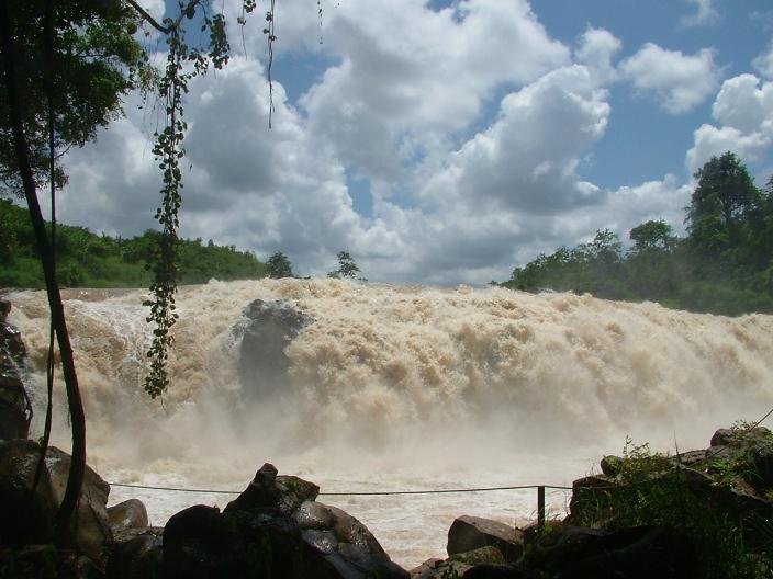 Gia-long-water-fall.jpg