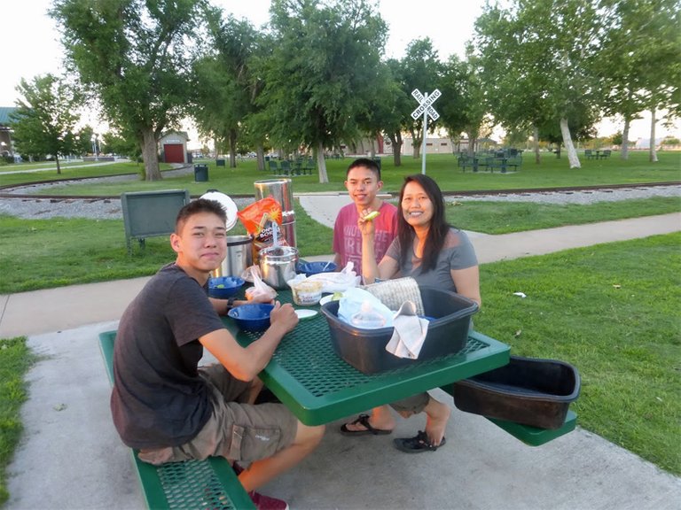 FamilyPicnicDinnerOklahoma.jpg