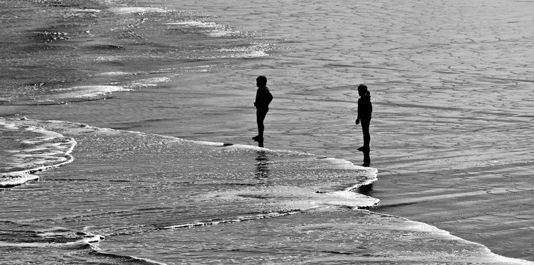 6089296183-muriwai-beach-alone (FILEminimizer).jpg