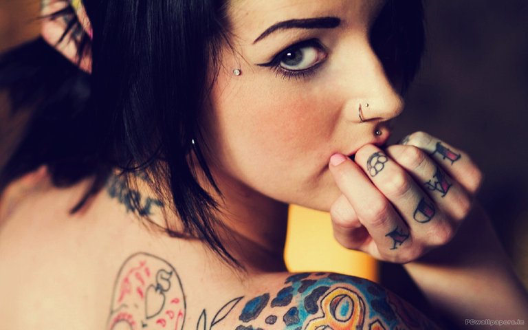 587360148-tattoo-woman-wallpaper.jpg