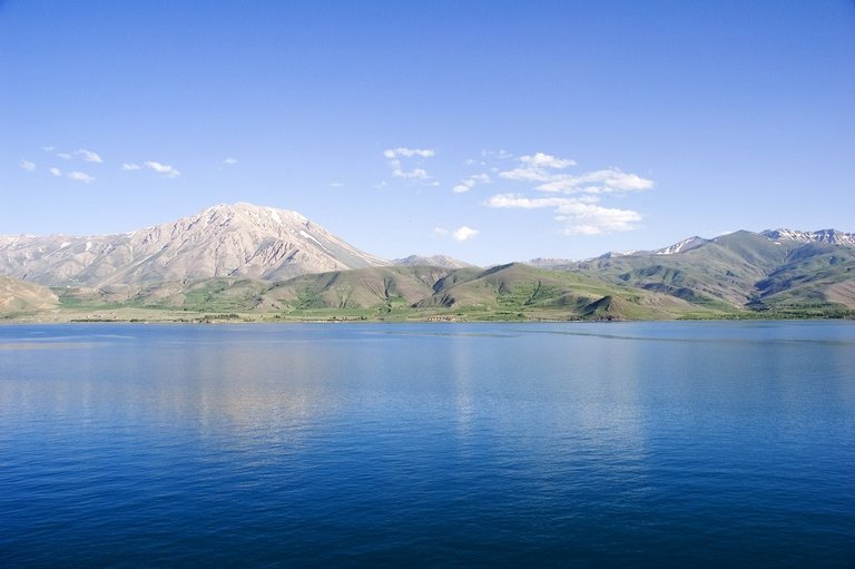 Lake Van 2.jpg