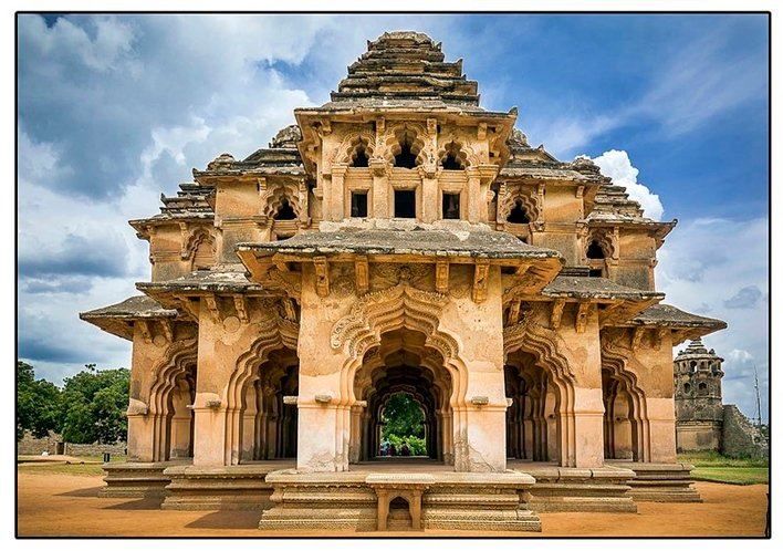 Lotus_Mahal_Hampi_Hampi_Karnataka.jpg