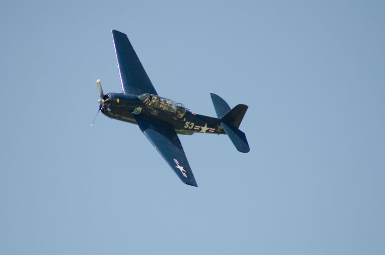 warbird-2536189_1920.jpg