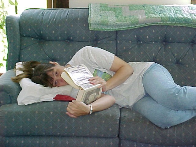 Pam.reading.on.couch.May.03.JPG