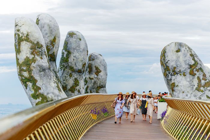 breathtaking-see-the-golden-bridge-in-vietnam-that-the-whole-world-is-talking-about-photos-6.jpg