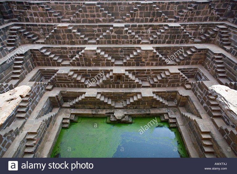 chand-baori-step-well-abhaneri-rajasthan-india-asia-AWXTXJ.jpg