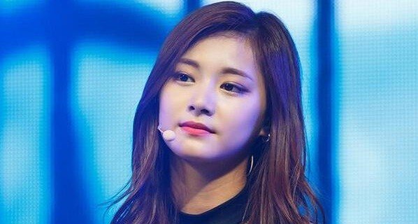 chou-tzuyu-周子瑜-Huang-An-黃安-TWICE-flag-Taiwan-One-China-JYP.jpg