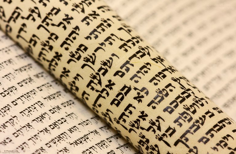Jewish-Hebrew-Scroll-From-the-Torah-Bible.jpg