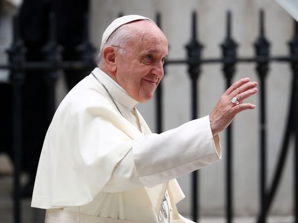 skynews-pope-francis-ireland_4401063.jpg