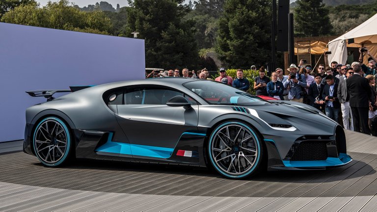 01-bugatti-divo-unveiling-1.jpg