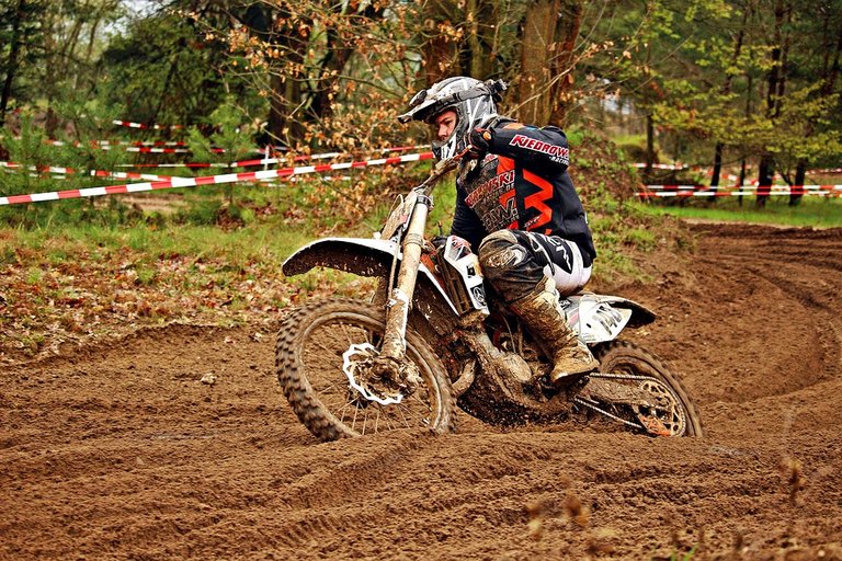 motocross-2233518_960_720.jpg