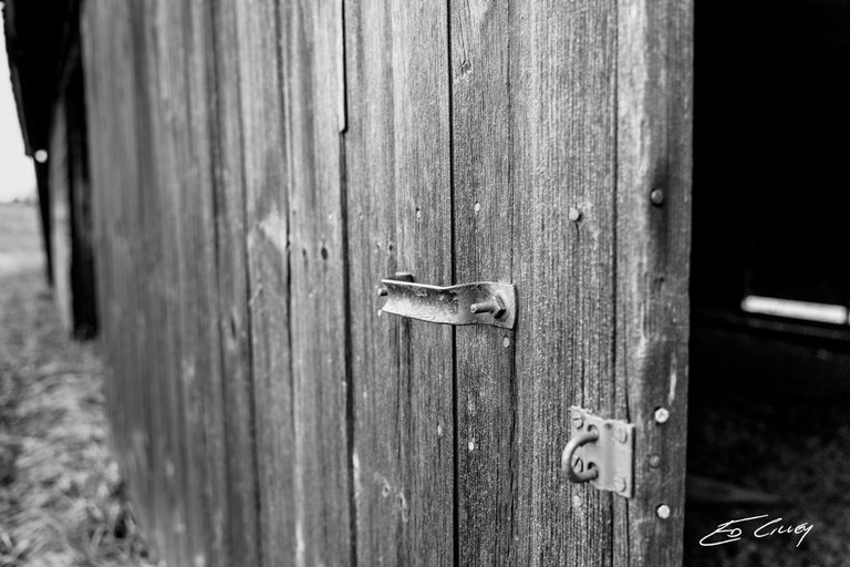 Barn_s-01048_Barn Handle-B&W.jpg