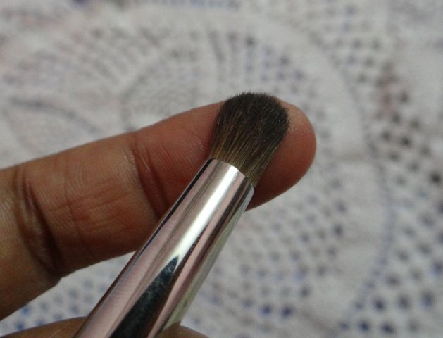 KryolanEyeshadowApplicationBrush_1.jpg