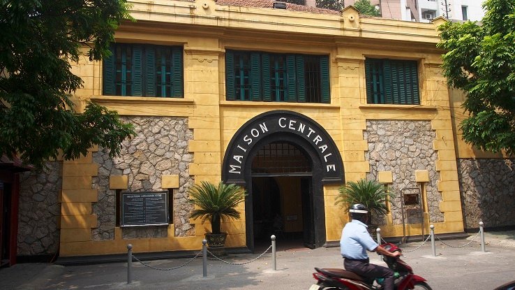 Hoa_Lo_Prison_aka_'Hanoi_Hilton'_(11827025123).jpg