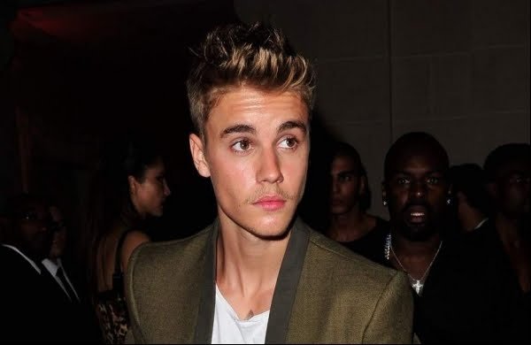 justin_bieber_Associated_PRess_cropped.jpg